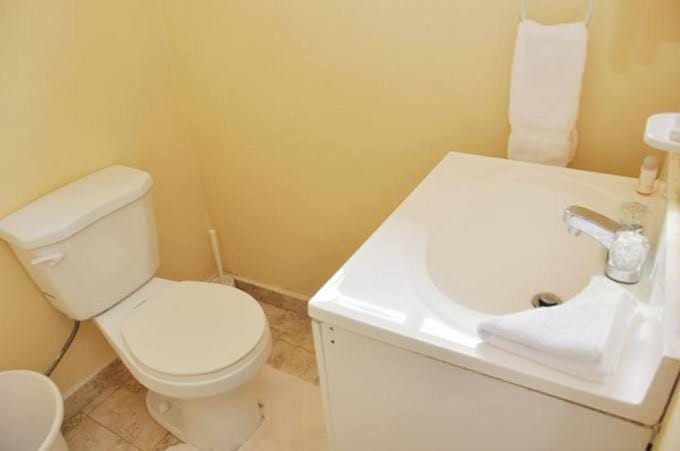 Executive Hotel Entebbe Bed and Breakfast in Uganda