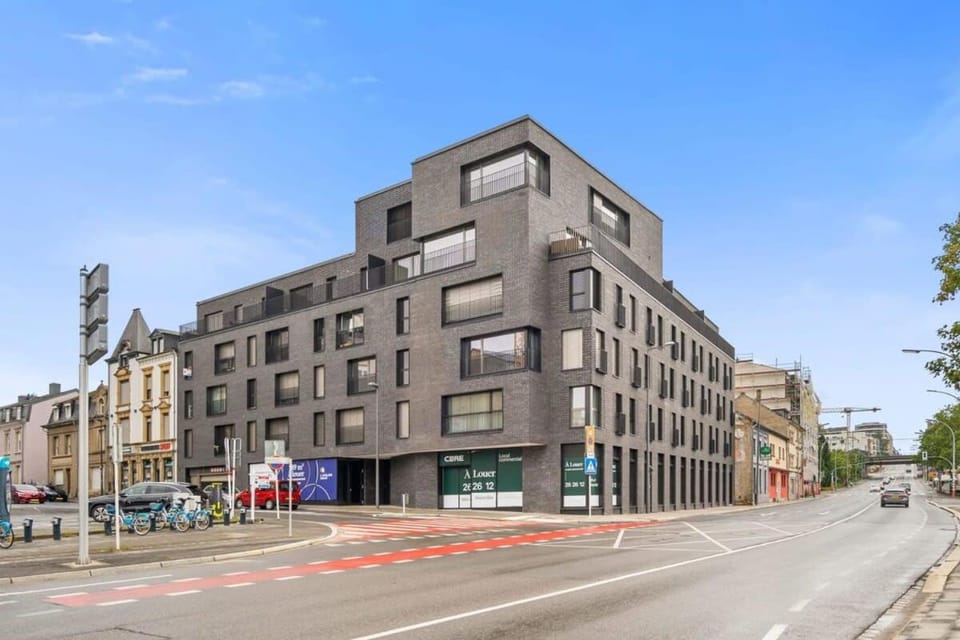 Property building, Day, Street view, Location