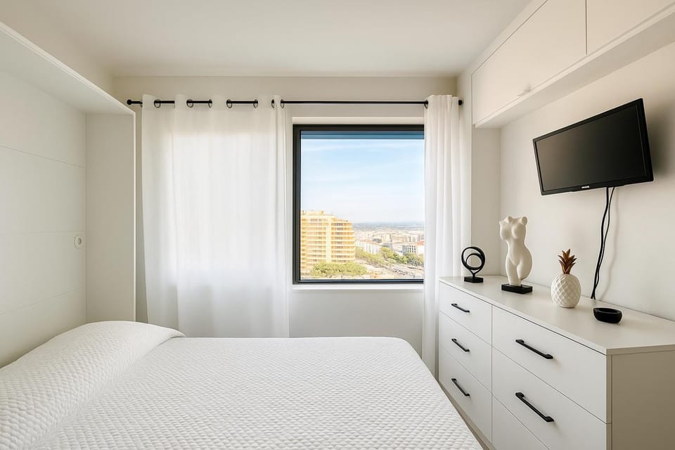 Cannes Marina, Studio Vue Port avec Piscine et Parking Privé Apartment in Mandelieu-La Napoule