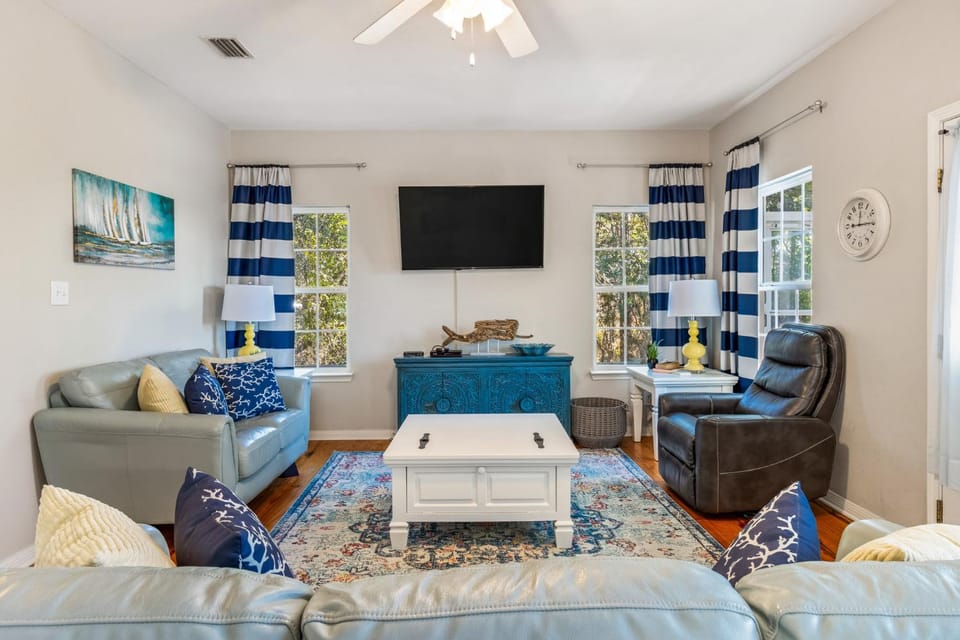 TV and multimedia, Living room, Seating area, furniture