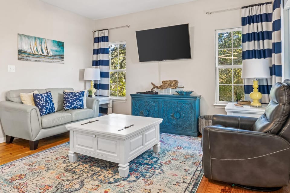 TV and multimedia, Living room, Seating area, furniture