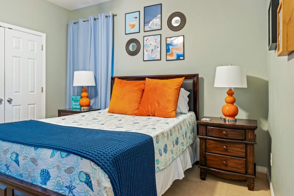 Bed, Seating area, Bedroom, furniture