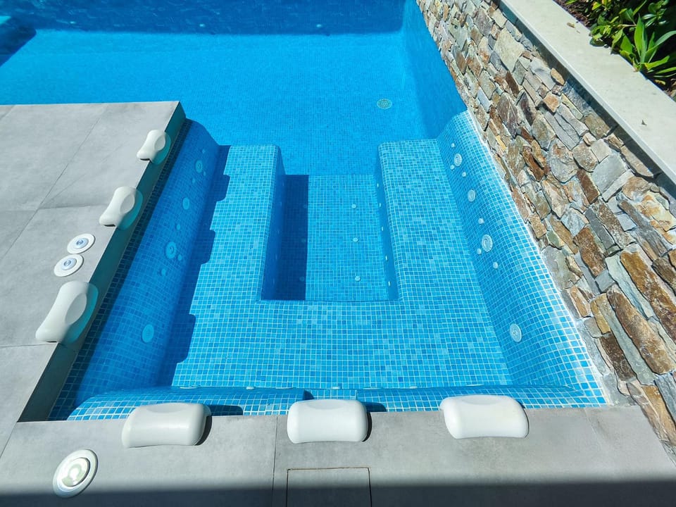 Hot Tub, Swimming pool