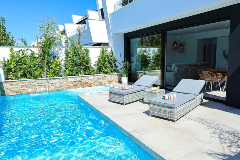 Patio, Hot Tub, Seating area, Swimming pool, sunbed
