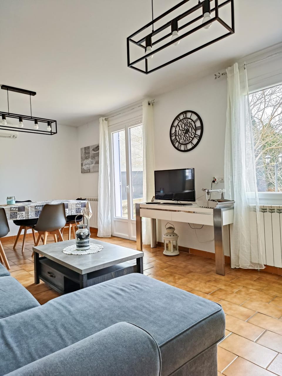 Communal lounge/ TV room, TV and multimedia, Living room, Dining area