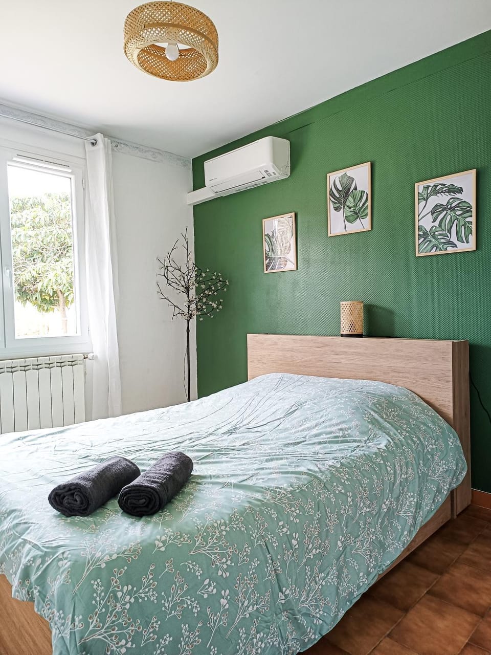 Bed, Photo of the whole room, Bedroom, towels, air conditioner
