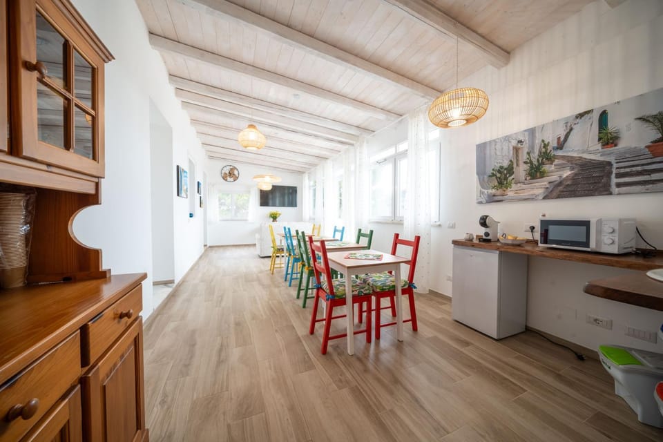 Living room, Seating area, Dining area, minibar