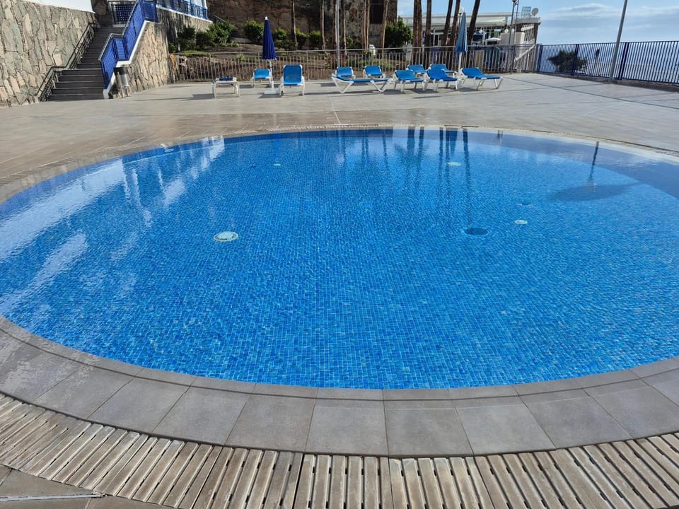 Swimming pool, Swimming pool