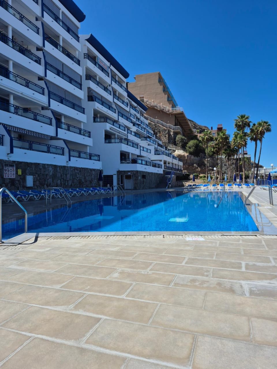 Swimming pool, sunbed