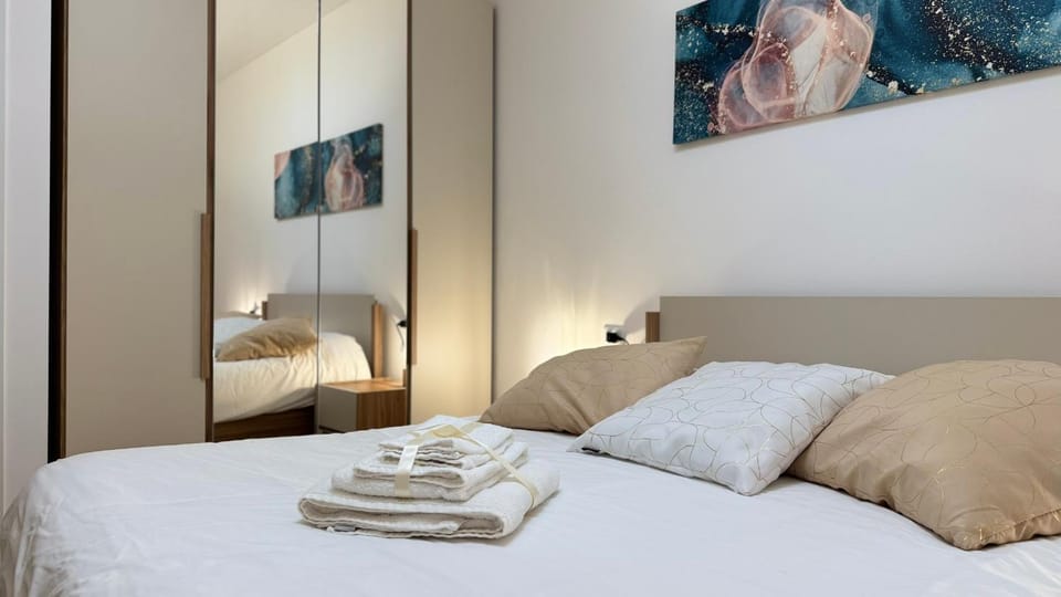 TV and multimedia, Photo of the whole room, Bedroom, Family, heating, locker