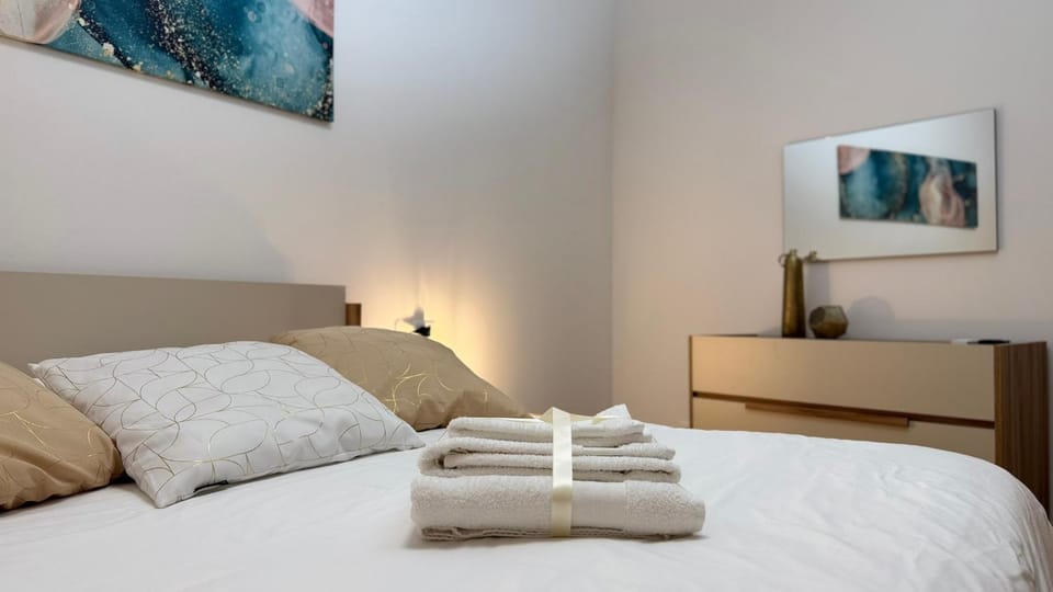 TV and multimedia, Photo of the whole room, Bedroom, towels, towels, wardrobe
