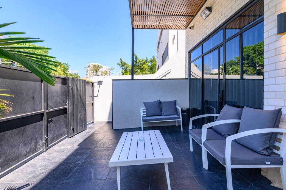 View (from property/room), Balcony/Terrace, Seating area