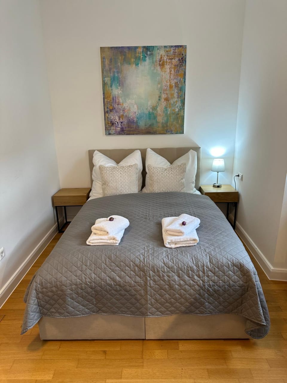 Bed, Bedroom, towels