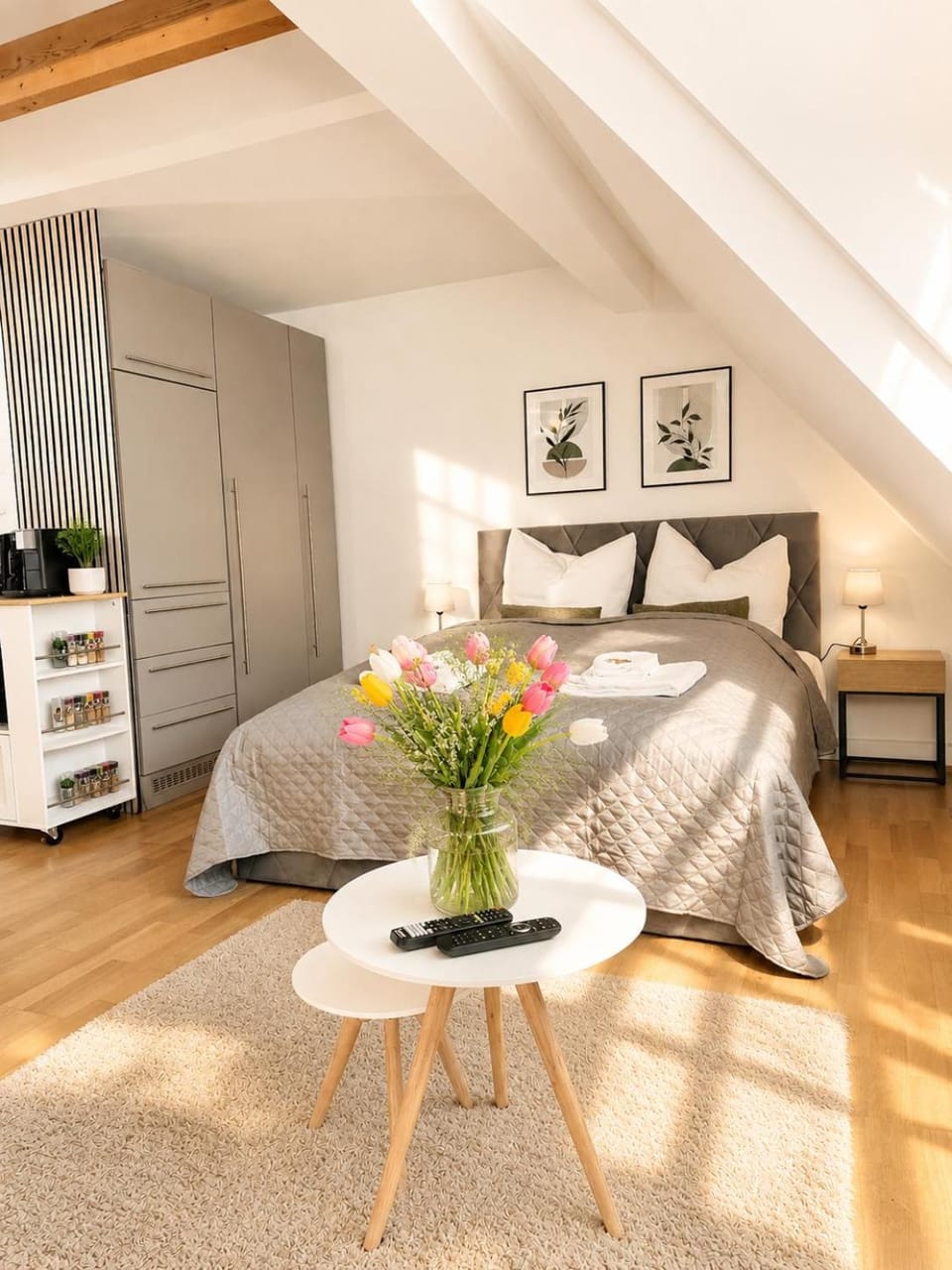 Bed, Living room, Photo of the whole room, Seating area, Bedroom, wardrobe