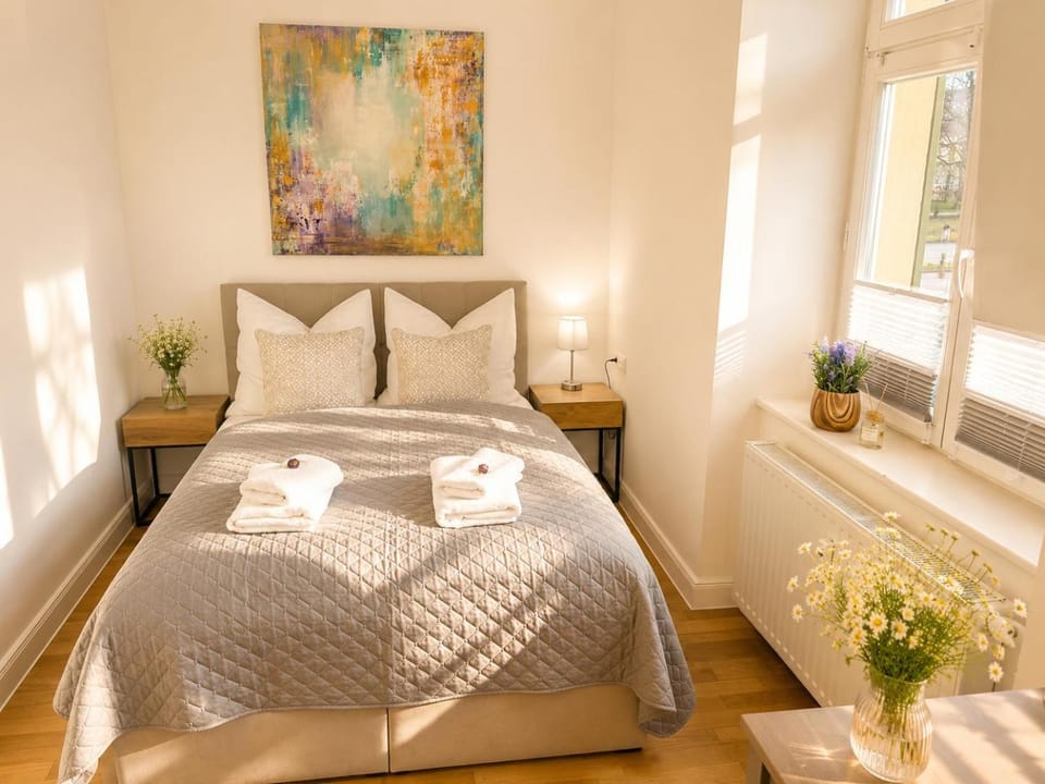 Bedroom, towels