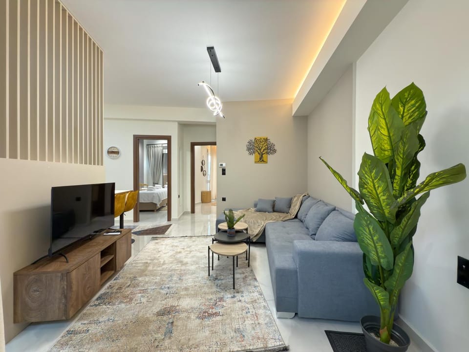 TV and multimedia, Living room, Seating area, Evening entertainment