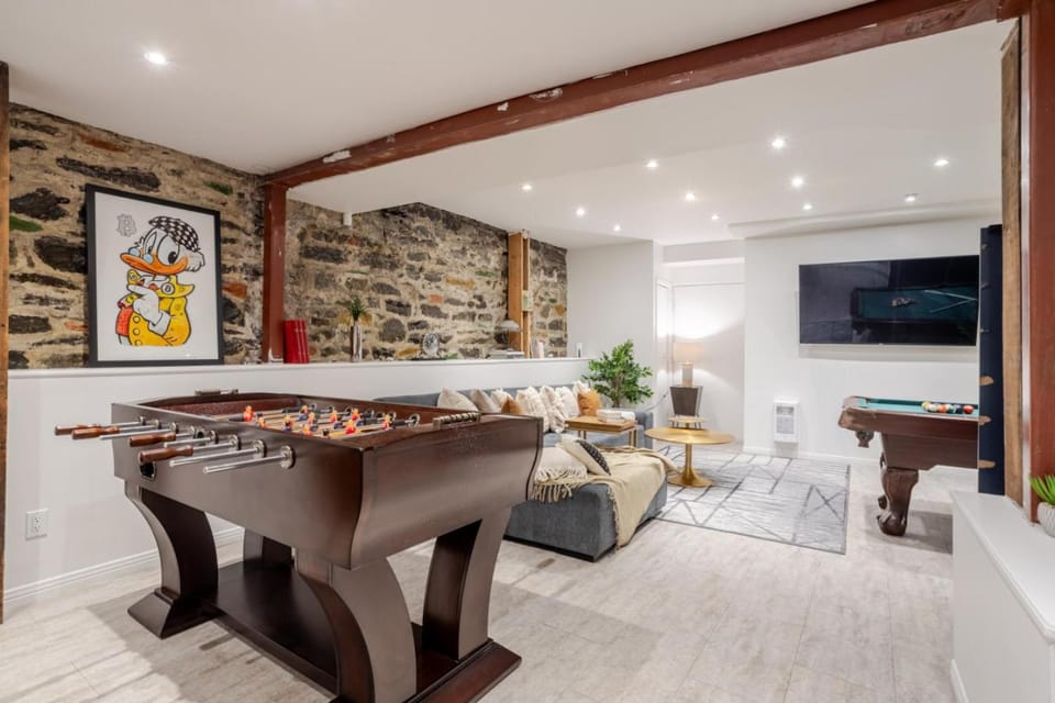 Majestic Villa in Downtown Griffintown Villa in Montreal