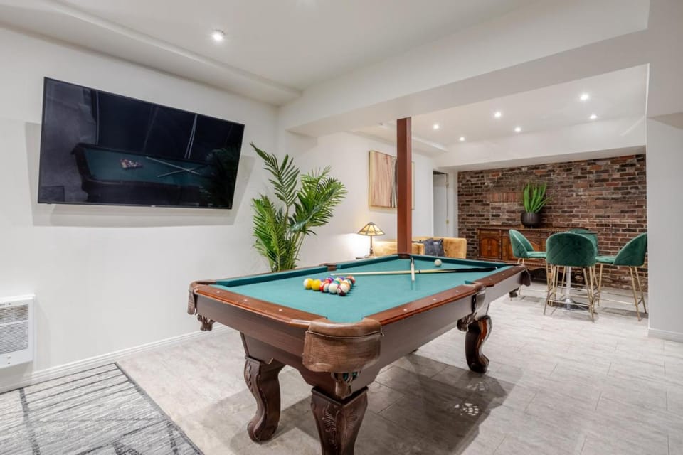 Majestic Villa in Downtown Griffintown Villa in Montreal