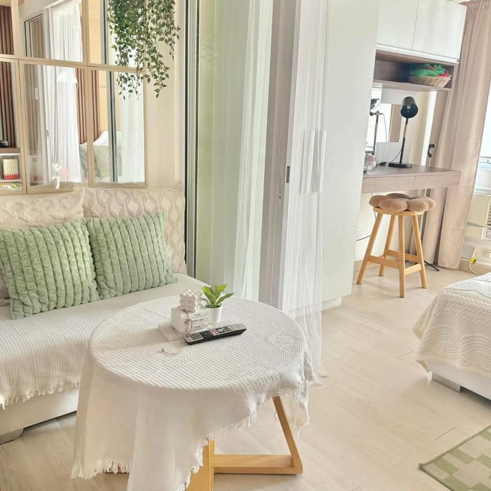 Rio West Tower - Azure Urban Resort Residences Apartment in Paranaque