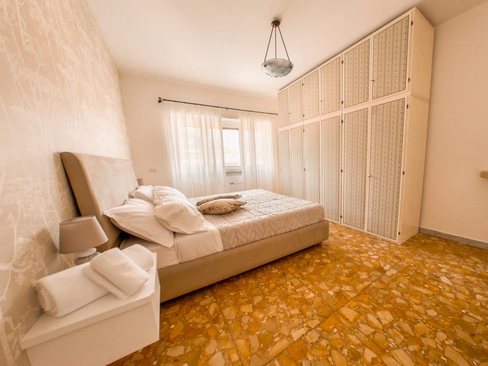 Bed, Photo of the whole room, Bedroom, towels, wardrobe
