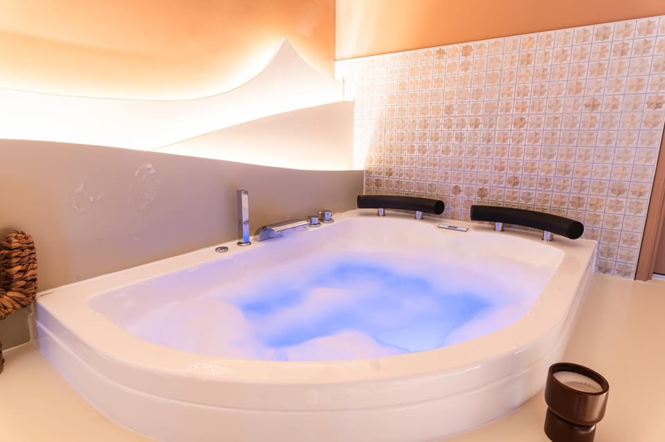 Hot Tub, Bath