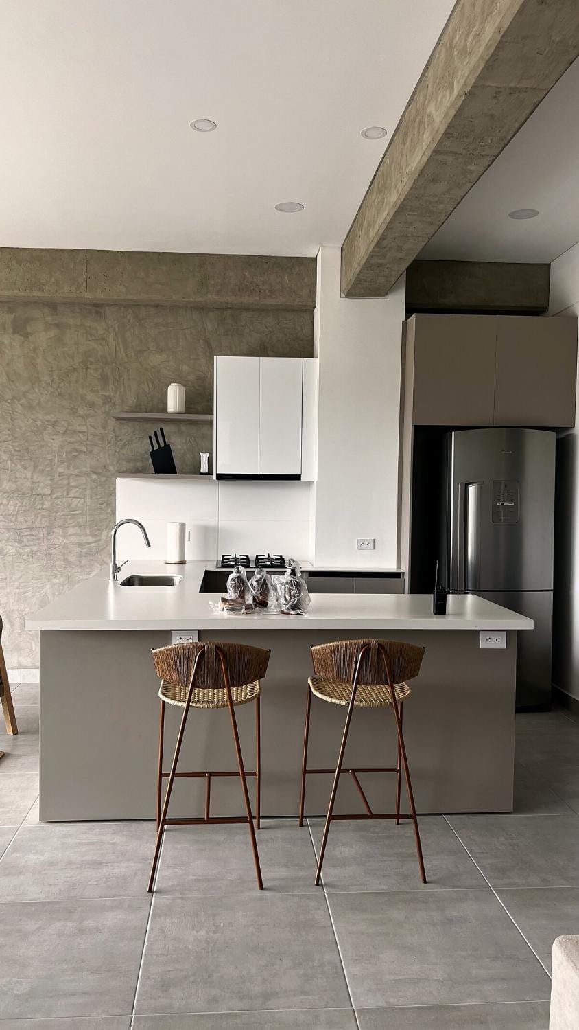 Coffee/tea facilities, Kitchen or kitchenette, Dining area, minibar, stove