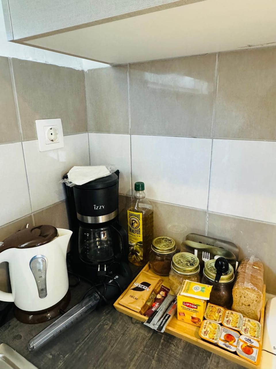Kitchen or kitchenette, Food and drinks