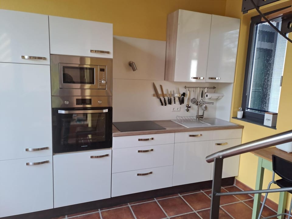Kitchen or kitchenette, microwave, oven, stove