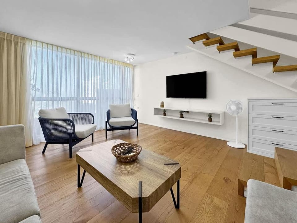 Beachfront Heights Duplex Apartment in Herzliya