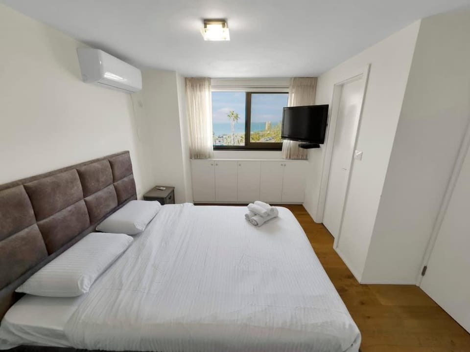 Beachfront Heights Duplex Apartment in Herzliya