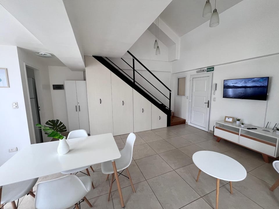 TV and multimedia, Living room, Seating area, Dining area