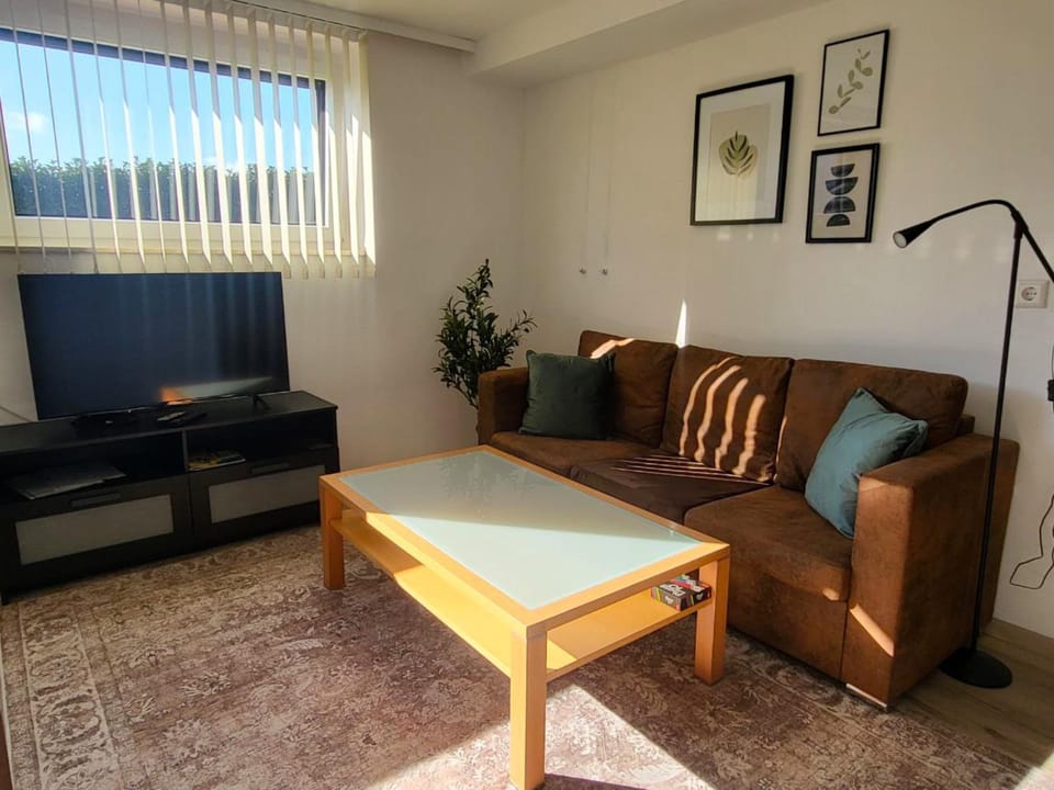 TV and multimedia, Seating area