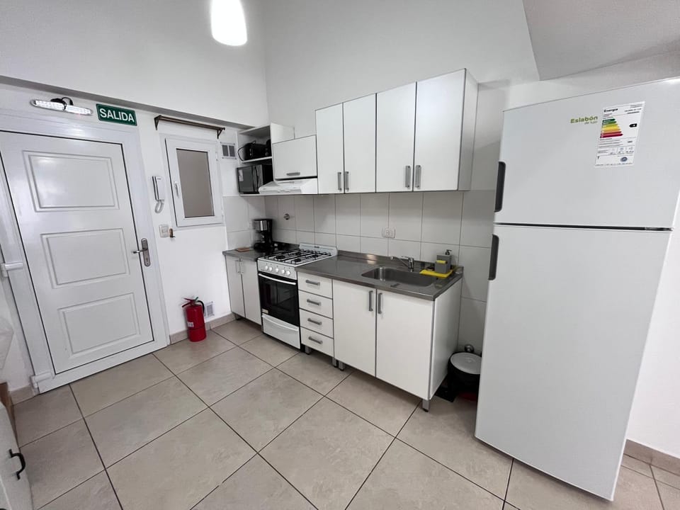 Coffee/tea facilities, Kitchen or kitchenette, microwave, oven, stove, toaster