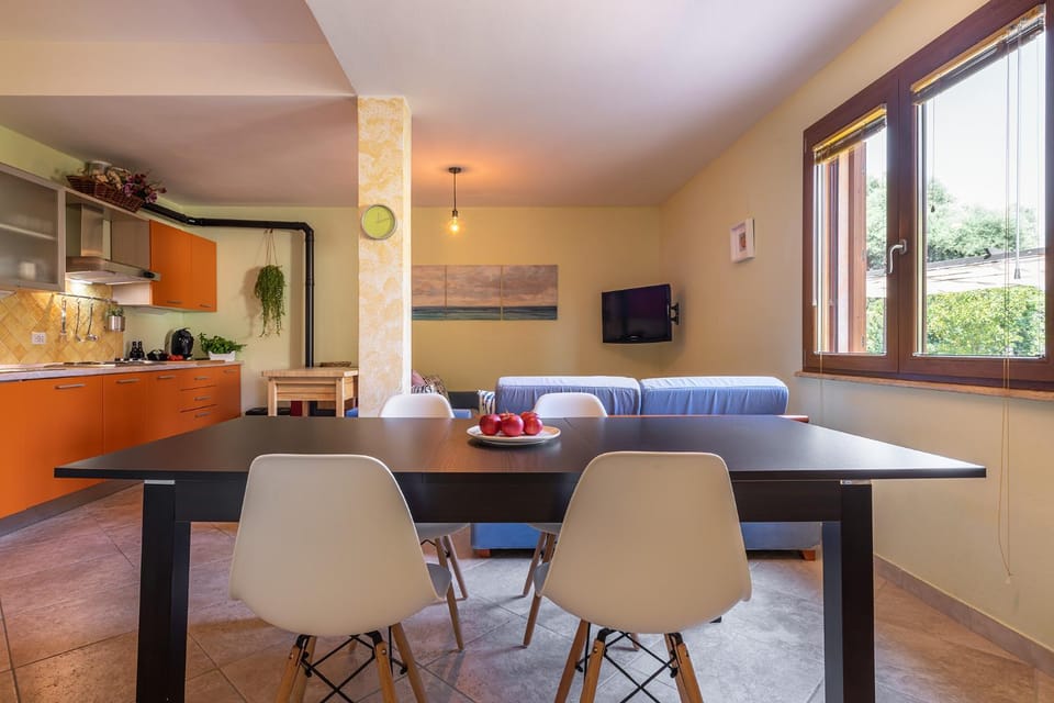 TV and multimedia, Kitchen or kitchenette, Seating area, Dining area