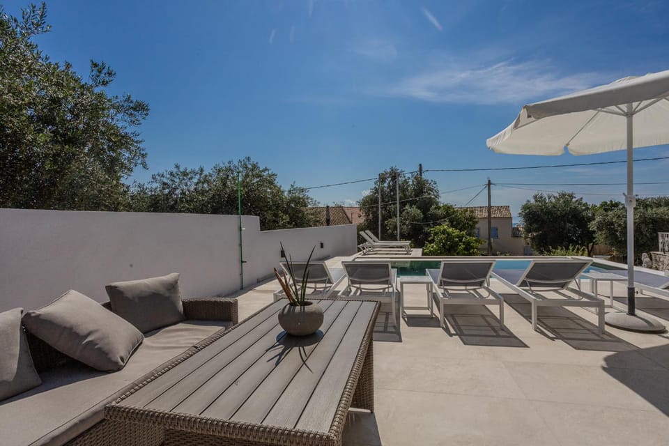 Patio, Pool view, Swimming pool, sunbed