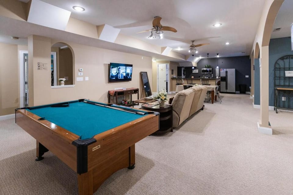 Spacious Basement in RDU RTP CARY area by JENDI House in Cary