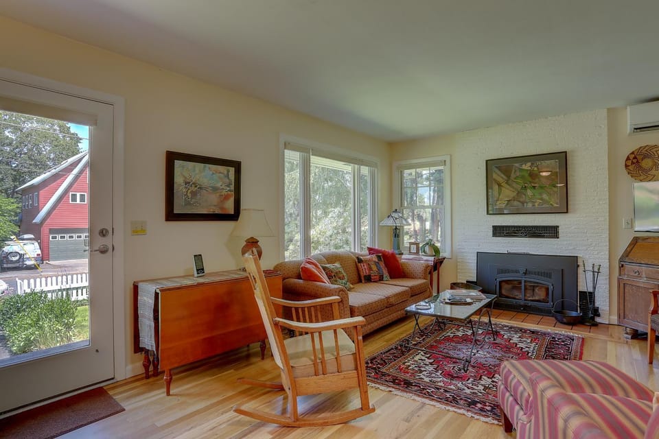 Living Color Cottage House in Hood River