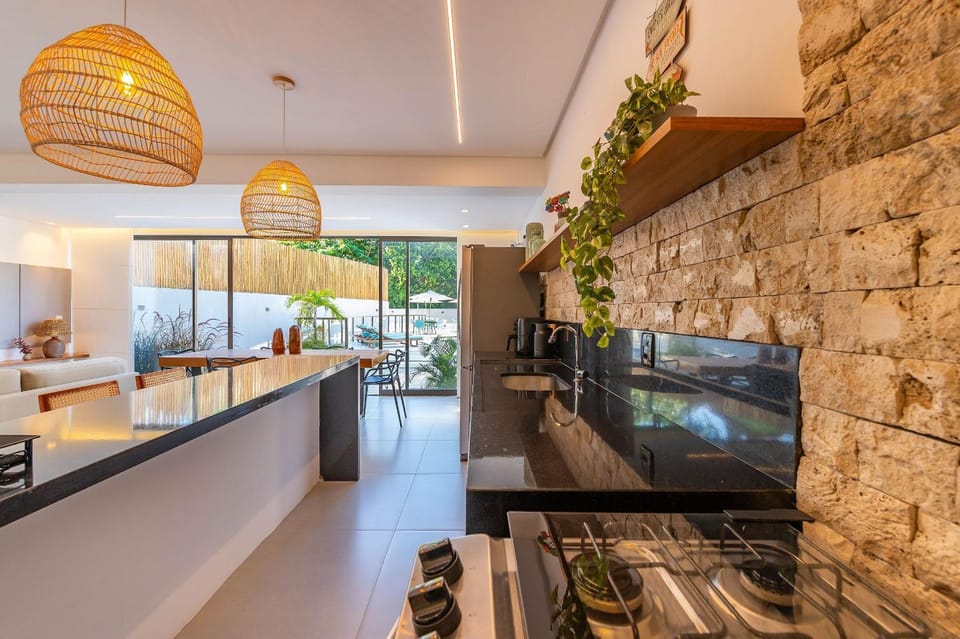 Kitchen or kitchenette, minibar, stove