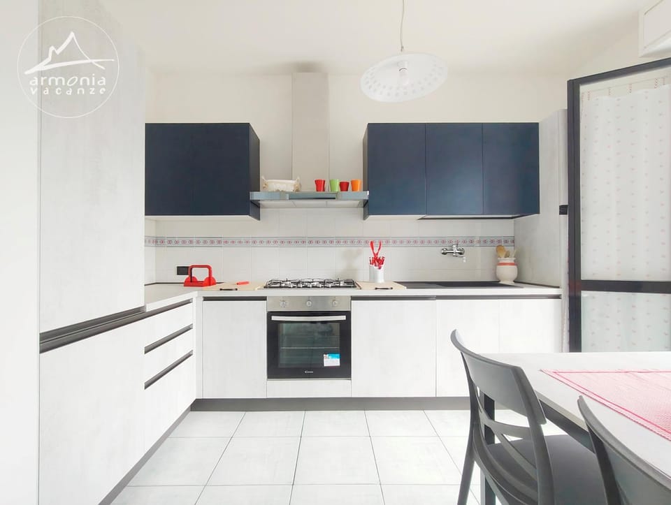 Kitchen or kitchenette, dishwasher, oven, stove