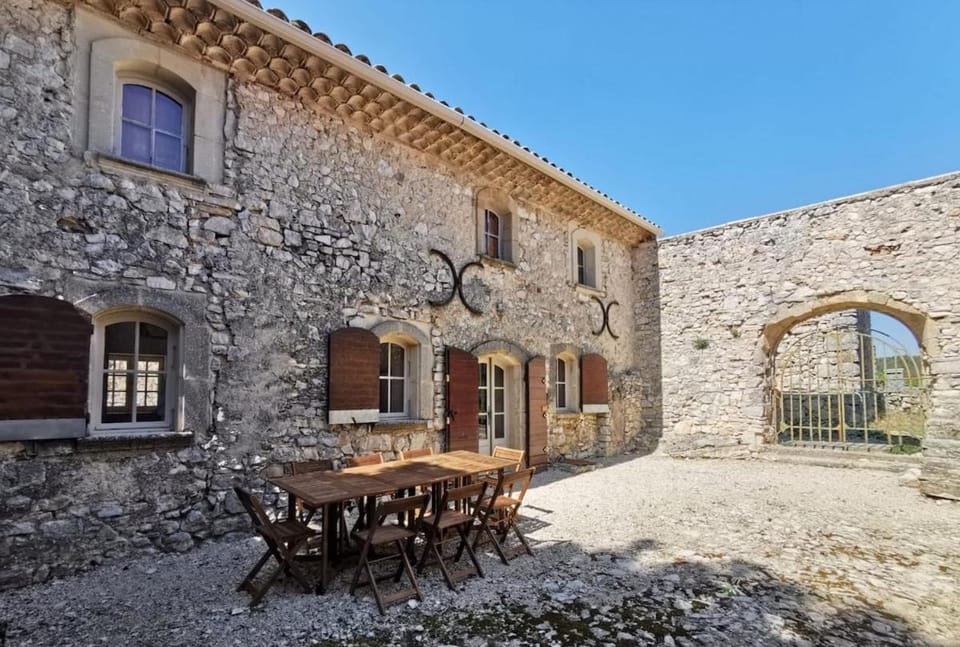 Property building, Patio, Day, Dining area, Landmark view