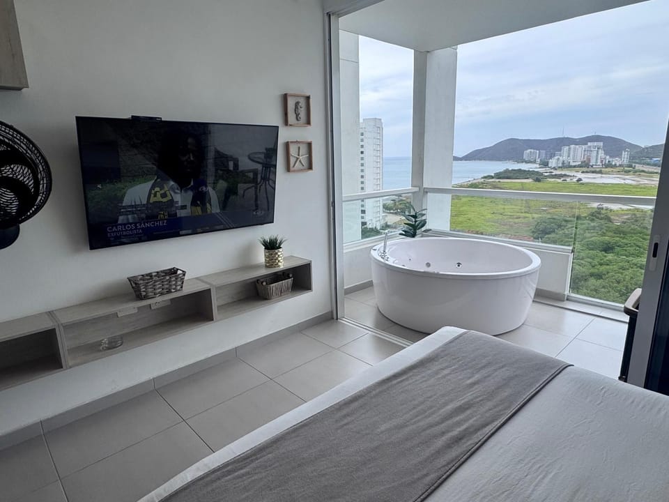 Suite con Lujoso Jacuzzi, Piso 14 y vista al mar Apartment in Magdalena, Colombia