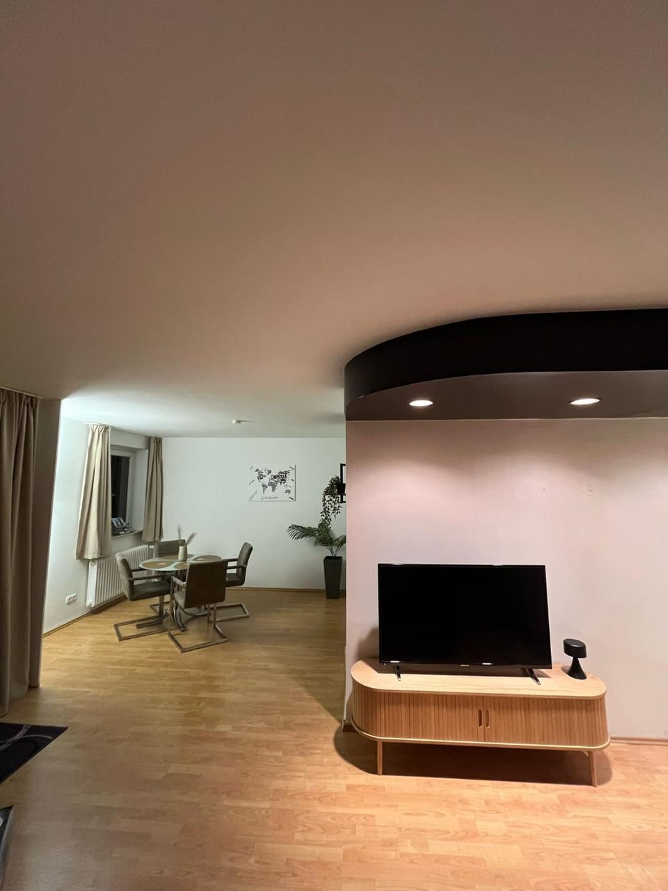 TV and multimedia, Living room, Evening entertainment