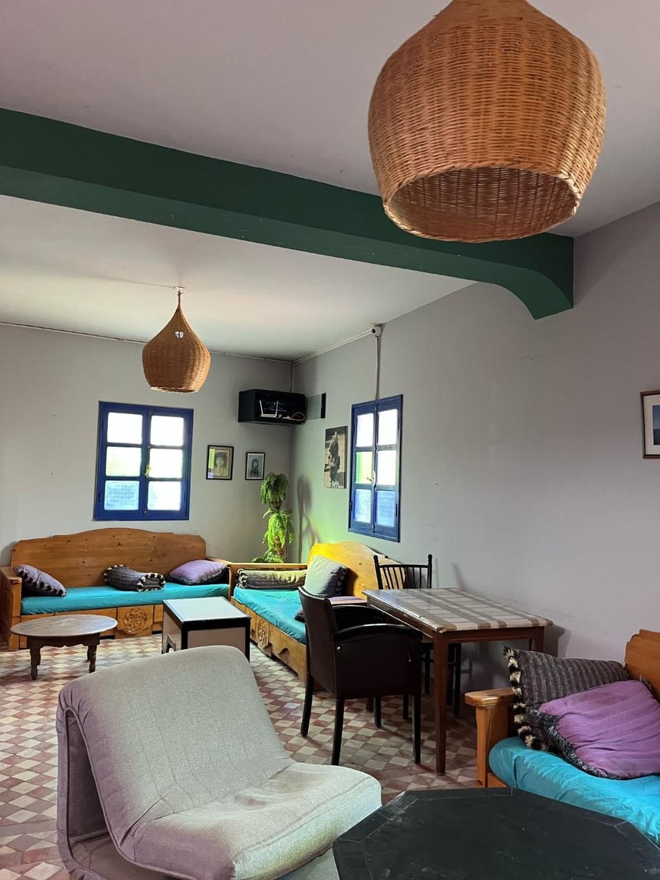 Communal lounge/ TV room, Lobby or reception, Seating area, Meeting/conference room, furniture, internet