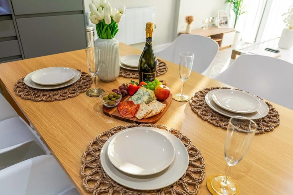 Food and drinks, Dining area