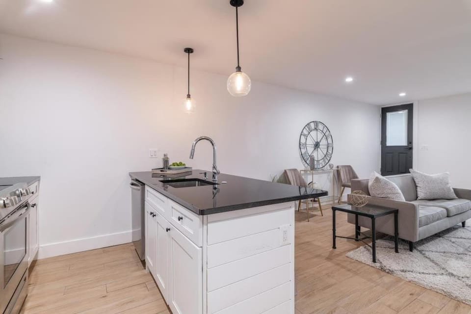 Bloomingdale Beauty - Sleeps 4 in Style Apartment in District of Columbia