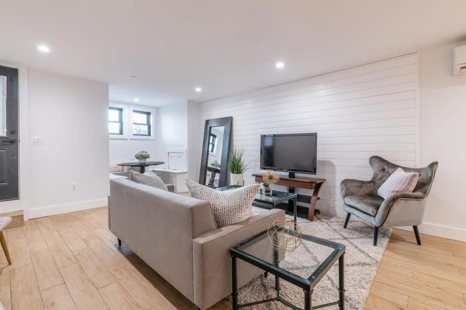 Bloomingdale Beauty - Sleeps 4 in Style Apartment in District of Columbia