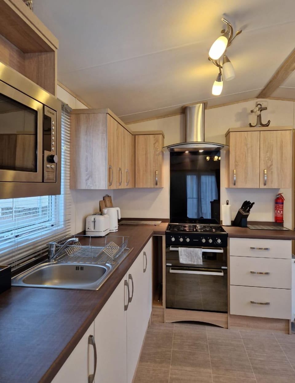 Kitchen or kitchenette, oven, toaster