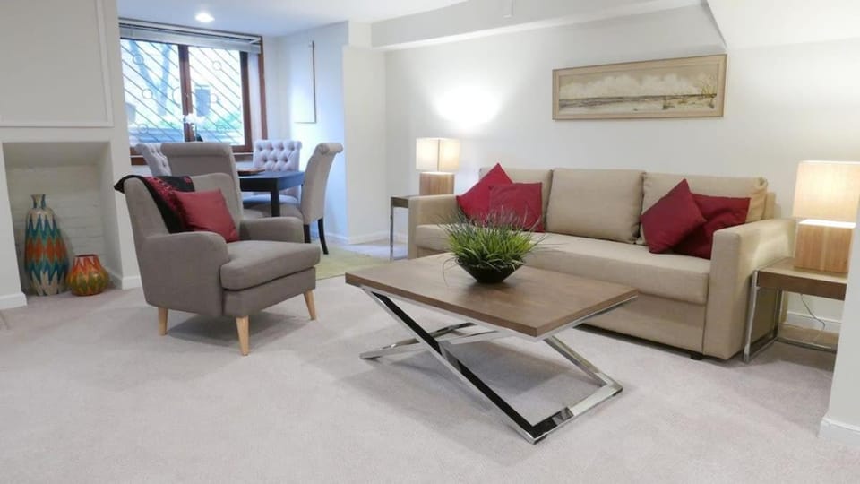 Charming City Centered Walk to Zoo Apartment in Arlington