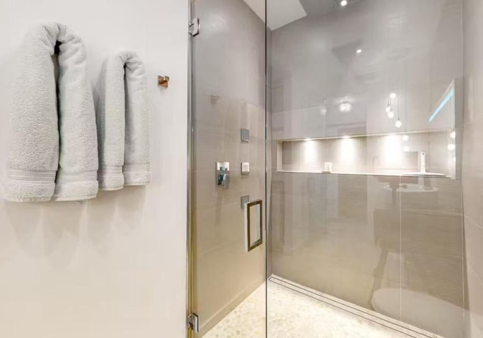 Shower, Bathroom, towels