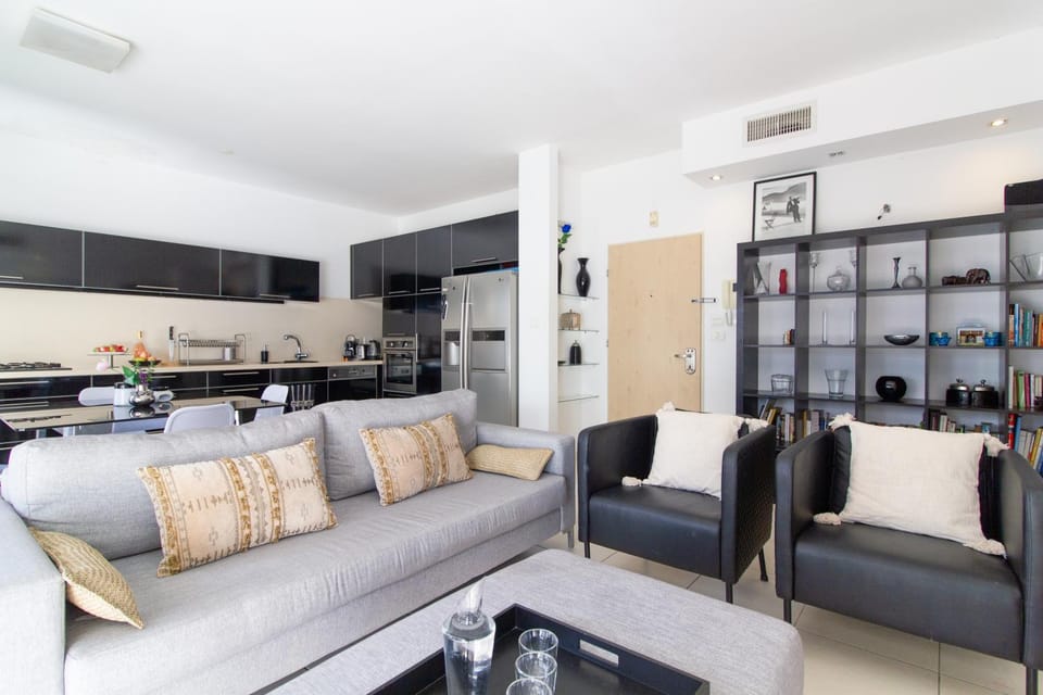 Stunning 2BR-2BA SeaView Apt TLV By SweetyGuest Apartment in Tel Aviv-Yafo